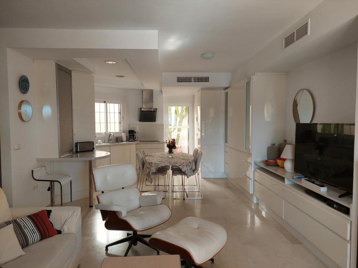 Townhouse With Beautifull Sea View In Costabella Vakantiehuis *
